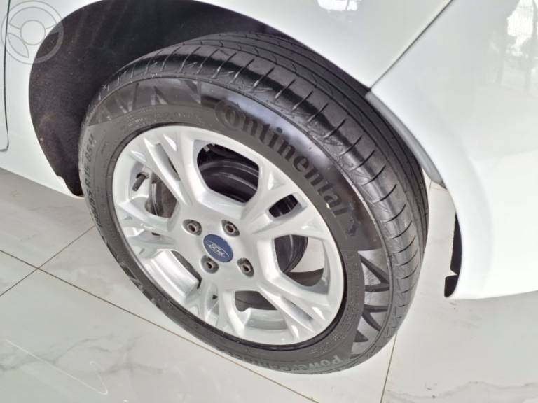 FORD - FIESTA 1.6 SE HATCH 16V FLEX 4P MANUAL - 2014/2015 - BRANCA - R$ 45.900,00