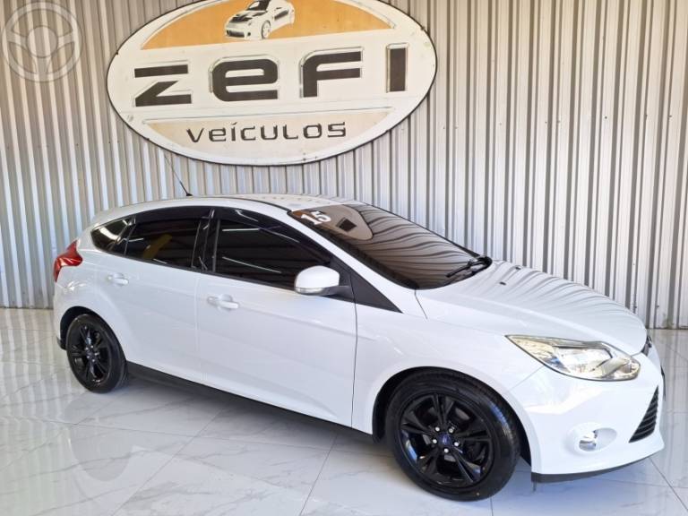 FORD - FOCUS 1.6 SE 16V FLEX 4P AUTOMÁTICO - 2014/2015 - BRANCA - R$ 52.900,00