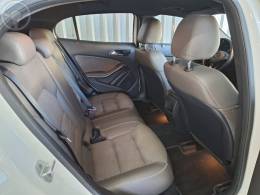 MERCEDES-BENZ - GLA 200 1.6 CGI STYLE 16V TURBO FLEX 4P AUTOMÁTICO - 2016/2016 - BRANCA - R$ 101.900,00