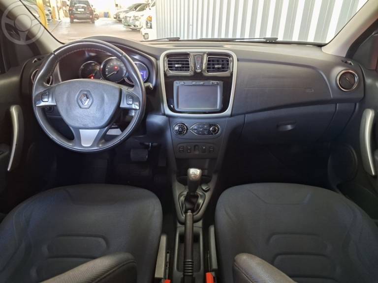 RENAULT - SANDERO 1.6 DYNAMIQUE 8V FLEX 4P AUTOMATIZADO - 2016/2017 - PRATA - R$ 45.900,00