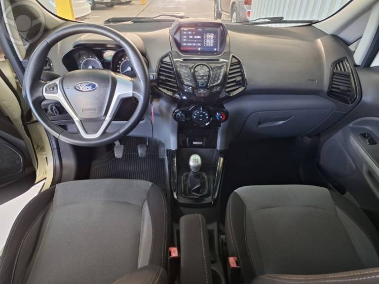 FORD - ECOSPORT 1.6 FREESTYLE 16V FLEX 4P MANUAL - 2014/2015 - BRANCA - R$ 58.000,00