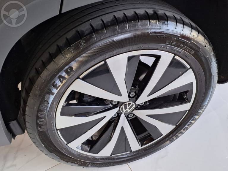 VOLKSWAGEN - TAOS 1.4 16V HIGHLINE TSI FLEX 4P AUTOMÁTICO - 2023/2023 - BEGE - R$ 164.900,00