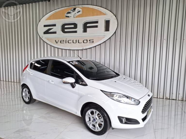 FORD - FIESTA 1.6 SE HATCH 16V FLEX 4P MANUAL - 2014/2015 - BRANCA - R$ 45.900,00