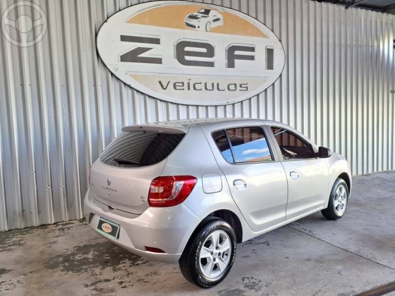 RENAULT - SANDERO 1.6 DYNAMIQUE 8V FLEX 4P AUTOMATIZADO - 2016/2017 - PRATA - R$ 45.900,00