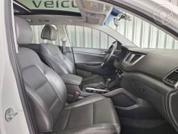 HYUNDAI - TUCSON 1.6 16V T-GDI GLS ECOSHIFT - 2017/2018 - BRANCA - R$ 99.900,00