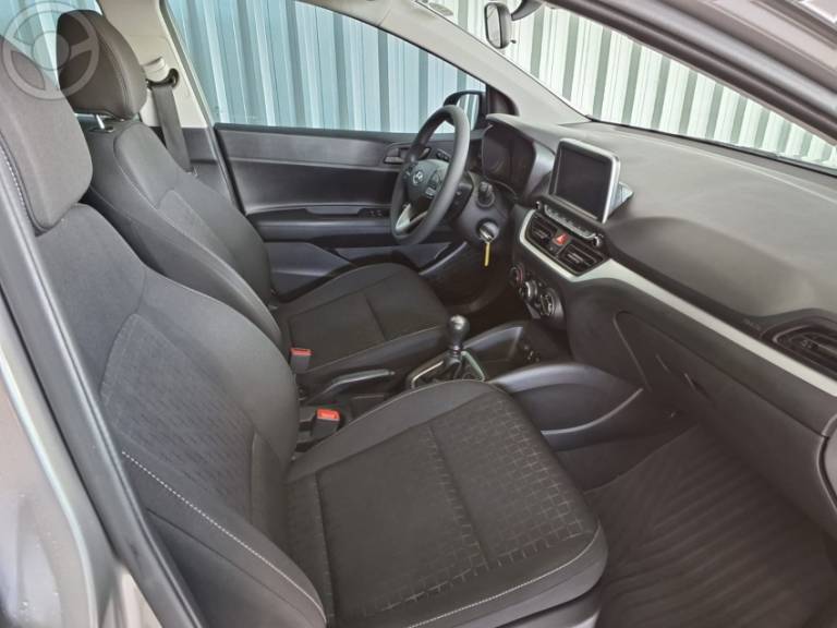 HYUNDAI - HB20 1.0 COMFORT PLUS 12V FLEX 4P MANUAL - 2023/2024 - DOURADA - R$ 71.500,00