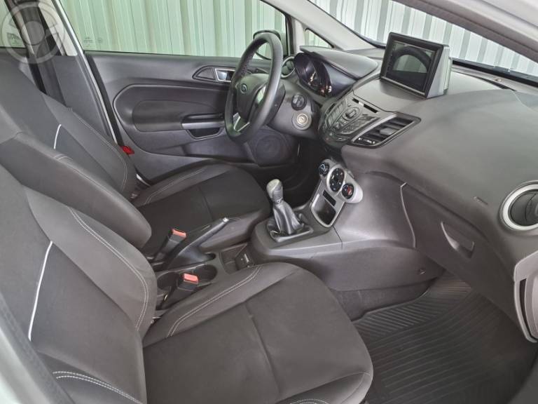 FORD - FIESTA 1.6 SE HATCH 16V FLEX 4P MANUAL - 2014/2015 - BRANCA - R$ 45.900,00