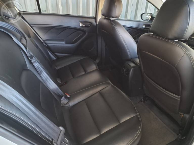 KIA MOTORS - CERATO 1.6 SX 16V FLEX 4P AUTOMÁTICO - 2018/2019 - BRANCA - R$ 85.900,00