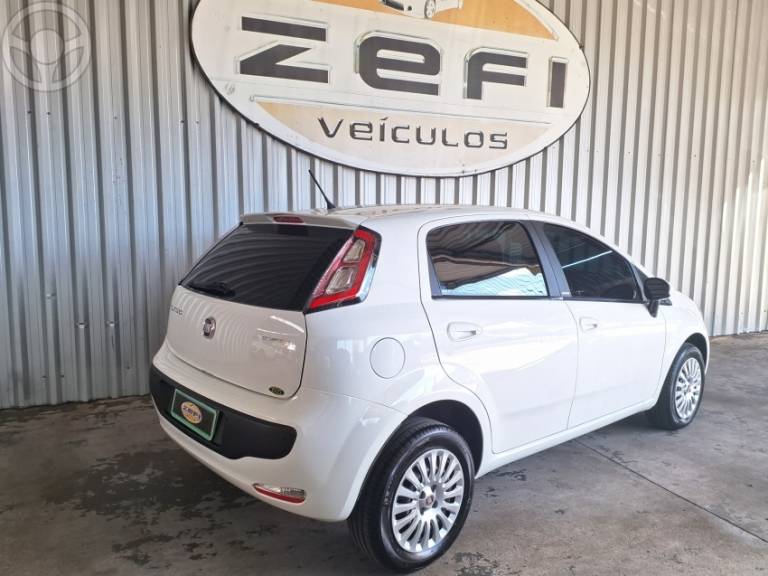 FIAT - PUNTO 1.4 ATTRACTIVE 8V FLEX 4P MANUAL - 2014/2014 - BRANCA - R$ 39.900,00