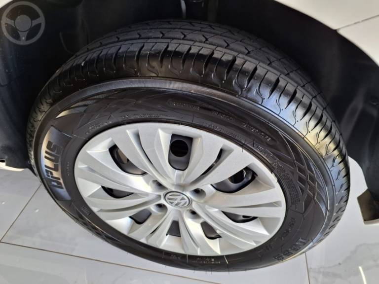 VOLKSWAGEN - GOL 1.0 12V MPI TOTALFLEX TRENDLINE 4P MANUAL - 2016/2017 - BRANCA - R$ 42.900,00
