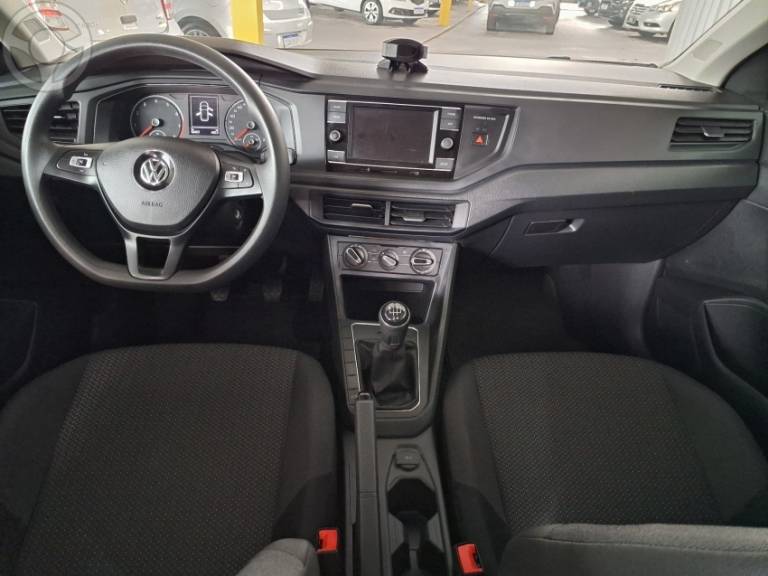 VOLKSWAGEN - POLO 1.0MPI TOTAL FLEX MANUAL - 2020/2021 - BRANCA - R$ 71.800,00