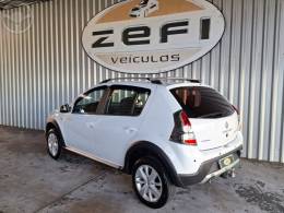 RENAULT - SANDERO 1.6 STEPWAY 8V FLEX 4P MANUAL - 2013/2014 - BRANCA - R$ 42.999,00