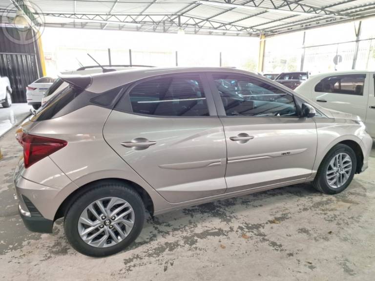 HYUNDAI - HB20 1.0 COMFORT PLUS 12V FLEX 4P MANUAL - 2023/2024 - DOURADA - R$ 71.500,00