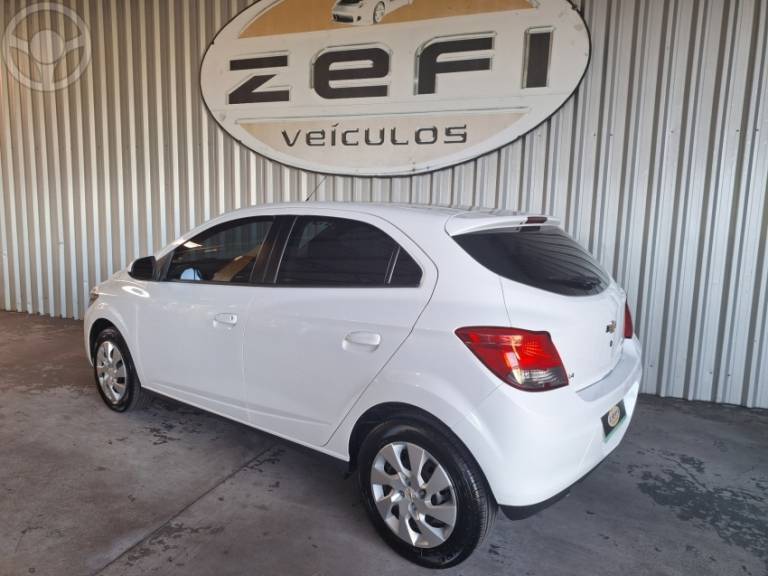 CHEVROLET - ONIX 1.4 MPFI LT 8V FLEX 4P MANUAL - 2014/2015 - BRANCA - R$ 49.900,00