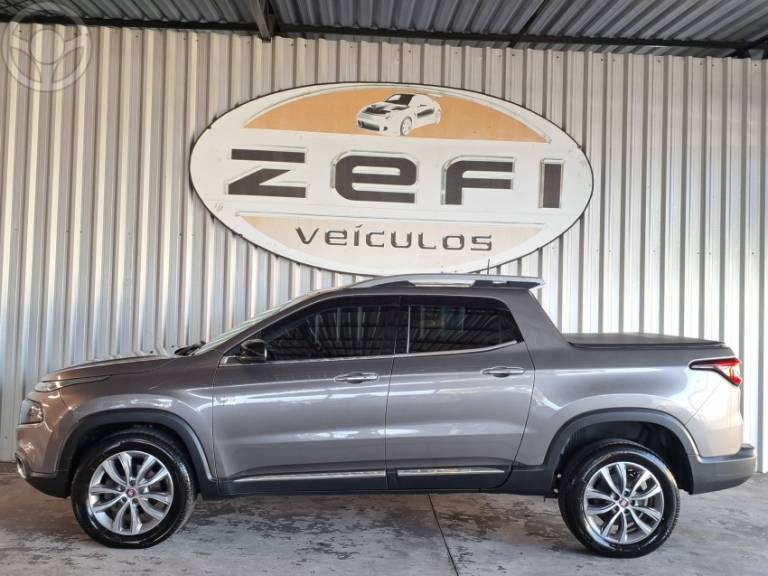 FIAT - TORO 2.0 16V TURBO DIESEL VOLCANO 4WD AUTOMÁTICO - 2018/2019 - CINZA - R$ 107.500,00