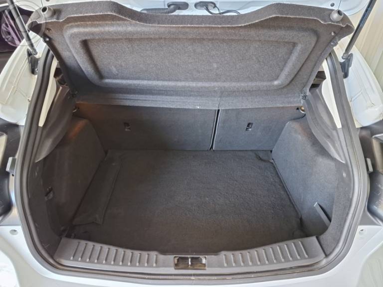 FORD - FOCUS 1.6 SE 16V FLEX 4P AUTOMÁTICO - 2014/2015 - BRANCA - R$ 52.900,00
