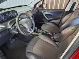 PEUGEOT - 2008 1.6 16V FLEX GRIFFE 4P AUTOMÁTICO - 2016/2017 - VERMELHA - R$ 59.500,00