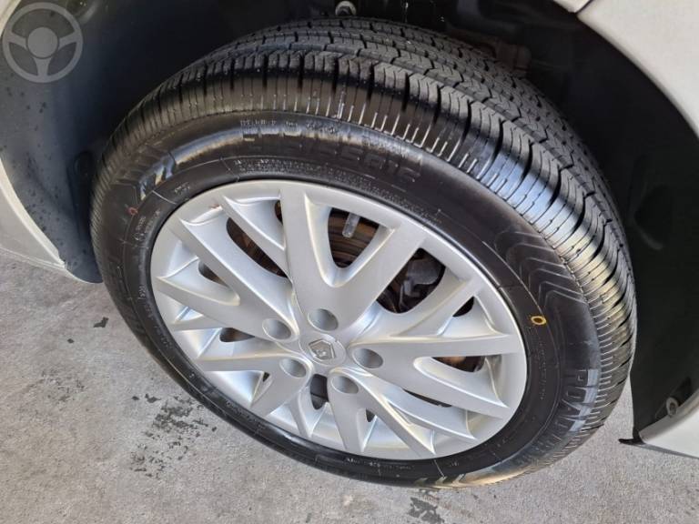 RENAULT - FLUENCE 2.0 DYNAMIQUE PLUS 16V FLEX 4P AUTOMÁTICO - 2015/2016 - PRATA - R$ 58.900,00