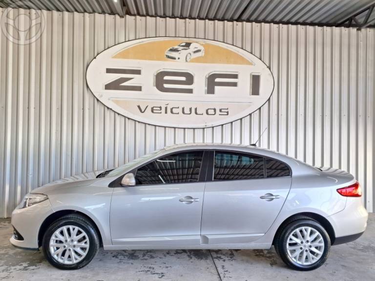 RENAULT - FLUENCE 2.0 DYNAMIQUE PLUS 16V FLEX 4P AUTOMÁTICO - 2015/2016 - PRATA - R$ 58.900,00