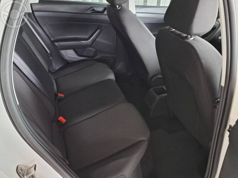 VOLKSWAGEN - POLO 1.0MPI TOTAL FLEX MANUAL - 2020/2021 - BRANCA - R$ 71.800,00