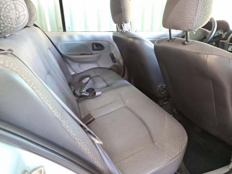 RENAULT - CLIO 1.6 AUTHENTIQUE SEDAN 16V FLEX 4P MANUAL - 2008/2009 - PRATA - R$ 26.990,00