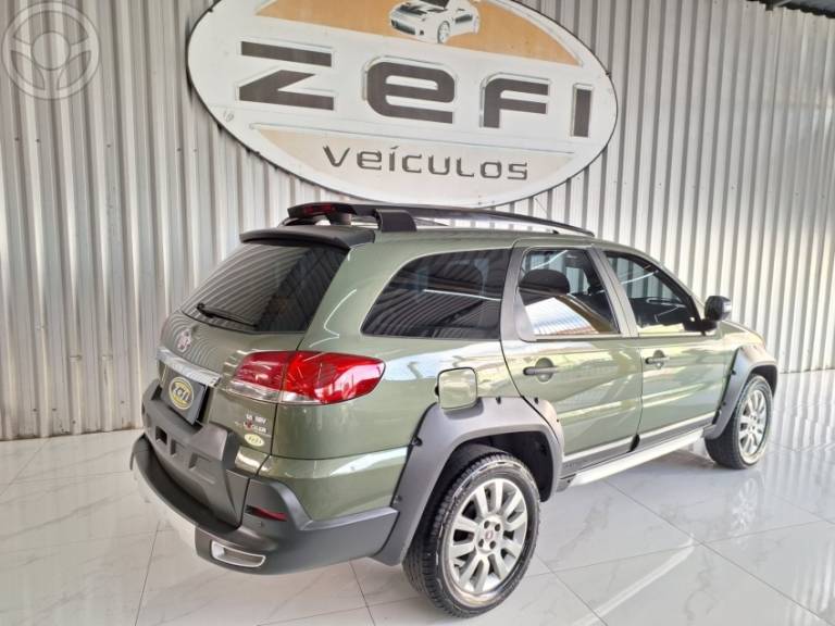 FIAT - PALIO 1.8 MPI ADVENTURE WEEKEND 16V FLEX 4P MANUAL - 2014/2015 - VERDE - R$ 49.900,00