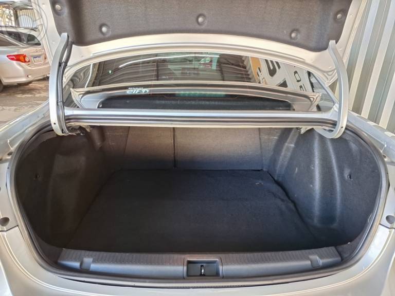 RENAULT - FLUENCE 2.0 DYNAMIQUE PLUS 16V FLEX 4P AUTOMÁTICO - 2015/2016 - PRATA - R$ 58.900,00