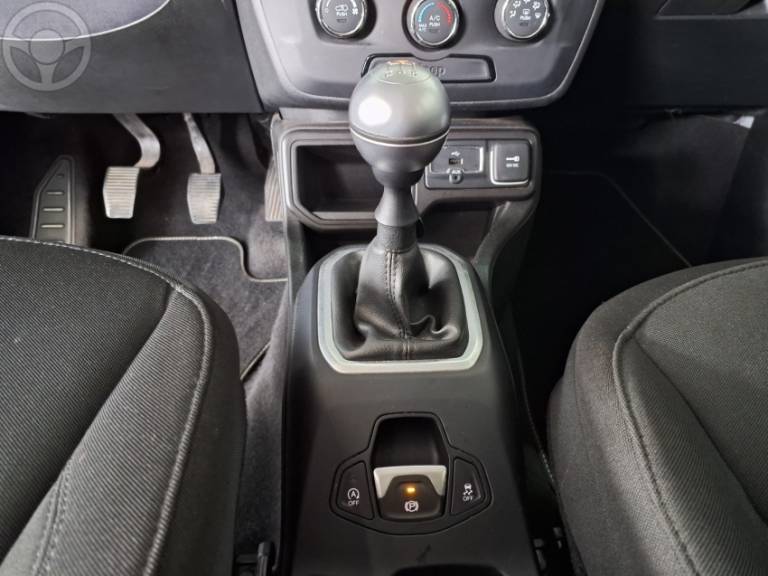 JEEP - RENEGADE 1.8 16V FLEX SPORT 4P MANUAL - 2018/2019 - BRANCA - R$ 72.900,00
