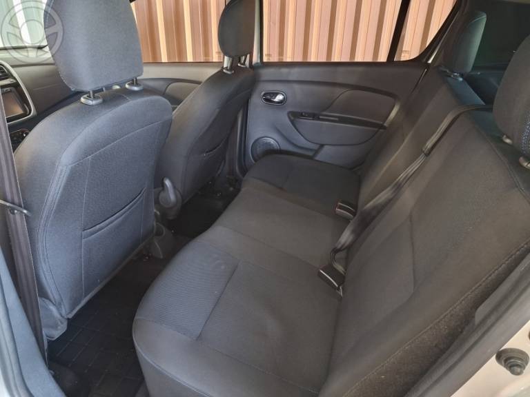 RENAULT - SANDERO 1.6 DYNAMIQUE 8V FLEX 4P AUTOMATIZADO - 2016/2017 - PRATA - R$ 45.900,00