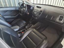 KIA MOTORS - CERATO 1.6 SX 16V FLEX 4P AUTOMÁTICO - 2018/2019 - BRANCA - R$ 85.900,00