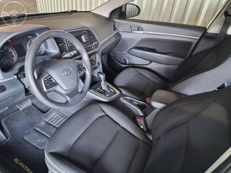 HYUNDAI - ELANTRA 2.0 16V FLEX 4P AUTOMÁTICO - 2016/2017 - BRANCA - R$ 79.900,00