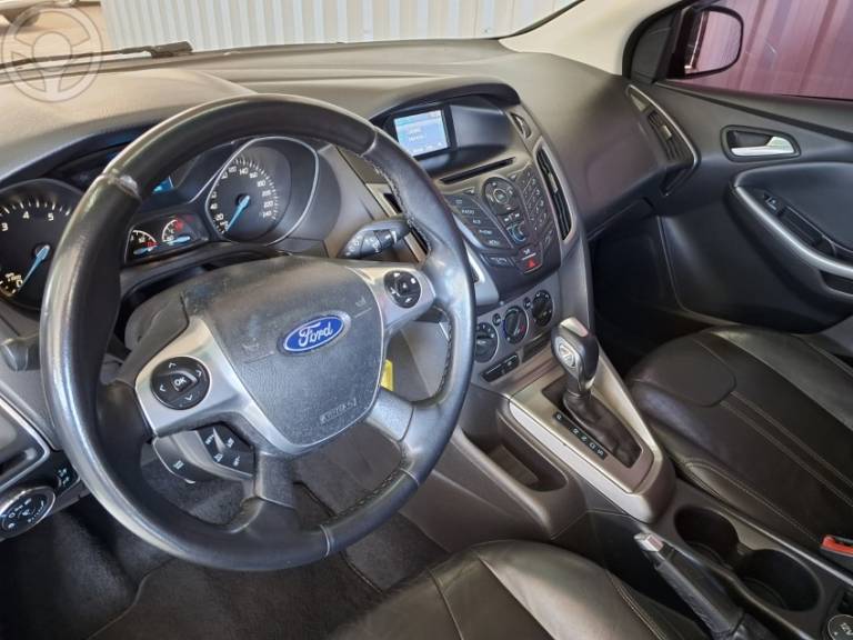 FORD - FOCUS 1.6 SE 16V FLEX 4P AUTOMÁTICO - 2014/2015 - BRANCA - R$ 52.900,00