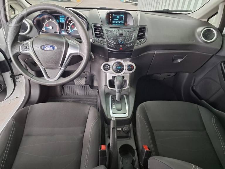 FORD - FIESTA 1.6 SE HATCH 16V FLEX 4P AUTOMÁTICO - 2015/2016 - BRANCA - R$ 51.900,00