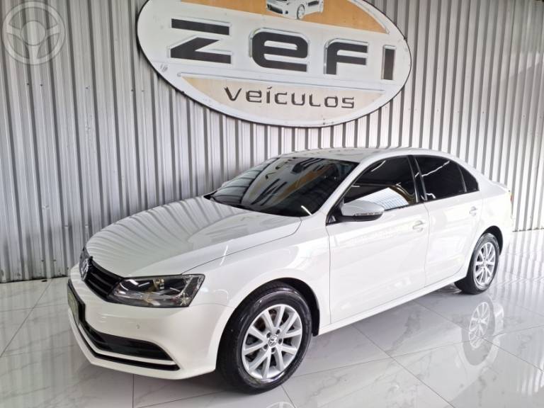 VOLKSWAGEN - JETTA 2.0 TRENDLINE FLEX 4P TIPTRONIC - 2014/2015 - BRANCA - R$ 64.900,00