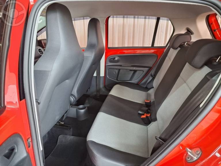 VOLKSWAGEN - UP 1.0 MPI TAKE UP 12V FLEX 4P MANUAL - 2016/2017 - VERMELHA - R$ 45.900,00
