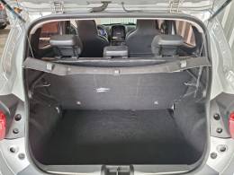 RENAULT - KWID 1.0 12V SCE FLEX INTENSE MANUAL - 2017/2018 - PRATA - R$ 38.900,00