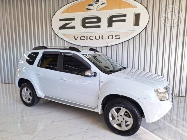 RENAULT - DUSTER 1.6 DYNAMIQUE 4X2 16V FLEX 4P MANUAL - 2013/2014 - BRANCA - R$ 52.900,00