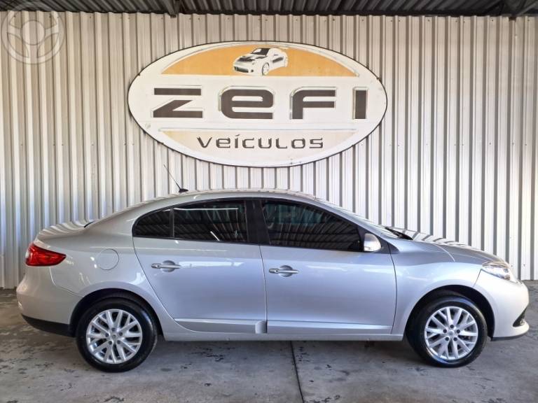RENAULT - FLUENCE 2.0 DYNAMIQUE PLUS 16V FLEX 4P AUTOMÁTICO - 2015/2016 - PRATA - R$ 58.900,00