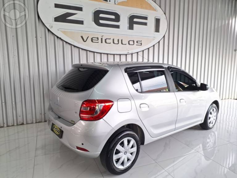 RENAULT - SANDERO 1.6 EXPRESSION 8V FLEX 4P MANUAL - 2015/2015 - PRATA - R$ 38.900,00
