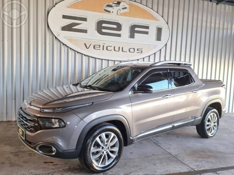 FIAT - TORO 2.0 16V TURBO DIESEL VOLCANO 4WD AUTOMÁTICO - 2018/2019 - CINZA - R$ 113.900,00