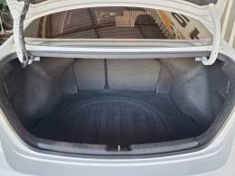 HYUNDAI - ELANTRA 2.0 16V FLEX 4P AUTOMÁTICO - 2016/2017 - BRANCA - R$ 79.900,00