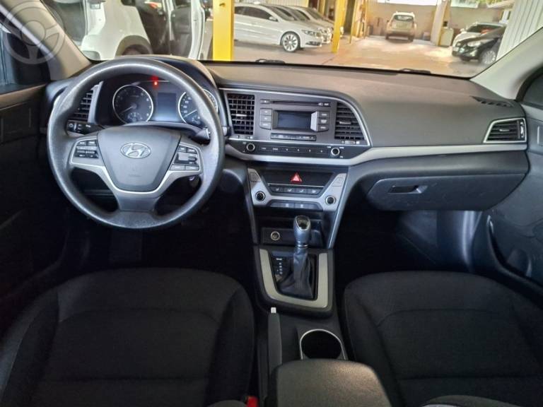 HYUNDAI - ELANTRA 2.0 16V FLEX 4P AUTOMÁTICO - 2016/2017 - BRANCA - R$ 79.900,00
