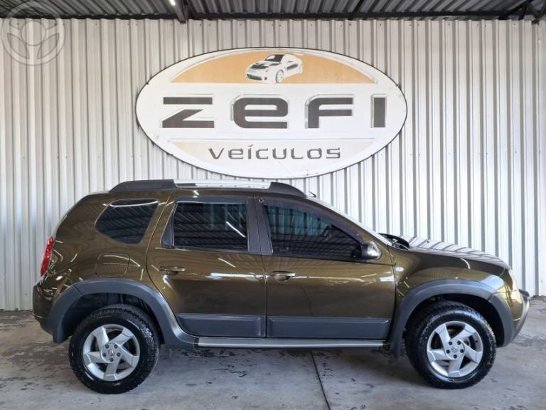 RENAULT - DUSTER 1.6 DYNAMIQUE 4X2 16V FLEX 4P MANUAL - 2013/2014 - VERDE - R$ 53.900,00
