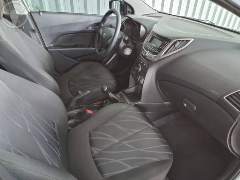 HYUNDAI - HB20 1.0 COMFORT 12V FLEX 4P MANUAL - 2013/2013 - PRATA - R$ 39.999,00