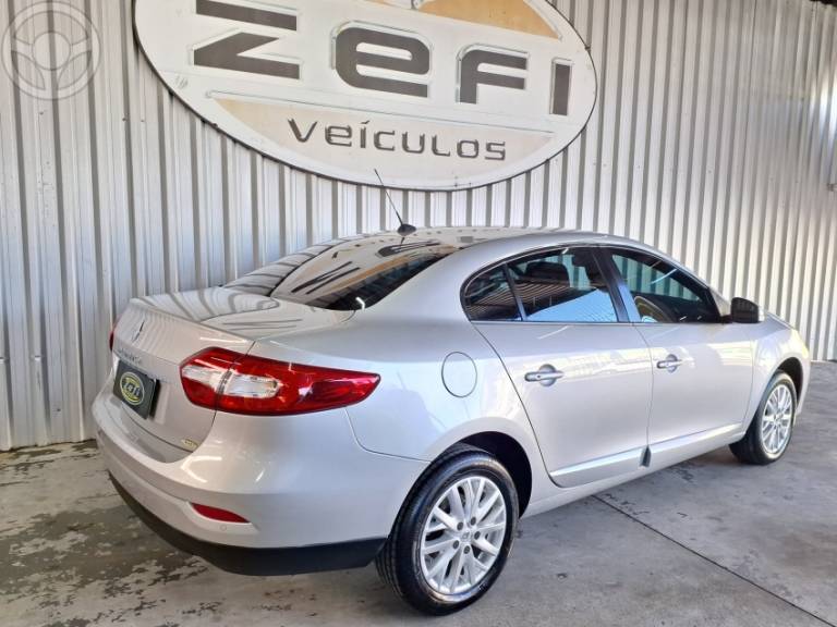 RENAULT - FLUENCE 2.0 DYNAMIQUE PLUS 16V FLEX 4P AUTOMÁTICO - 2015/2016 - PRATA - R$ 58.900,00