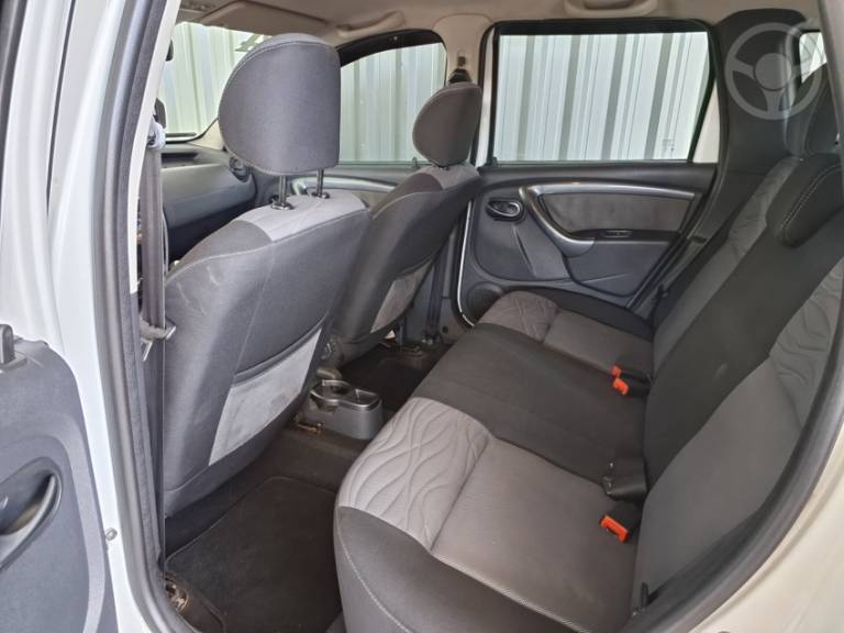 RENAULT - DUSTER 1.6 DYNAMIQUE 4X2 16V FLEX 4P MANUAL - 2013/2014 - BRANCA - R$ 52.900,00
