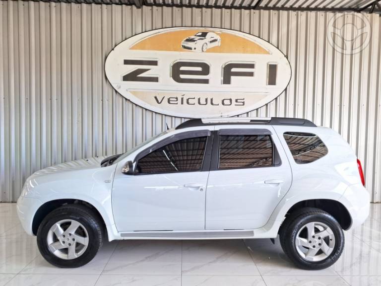 RENAULT - DUSTER 1.6 DYNAMIQUE 4X2 16V FLEX 4P MANUAL - 2013/2014 - BRANCA - R$ 52.900,00