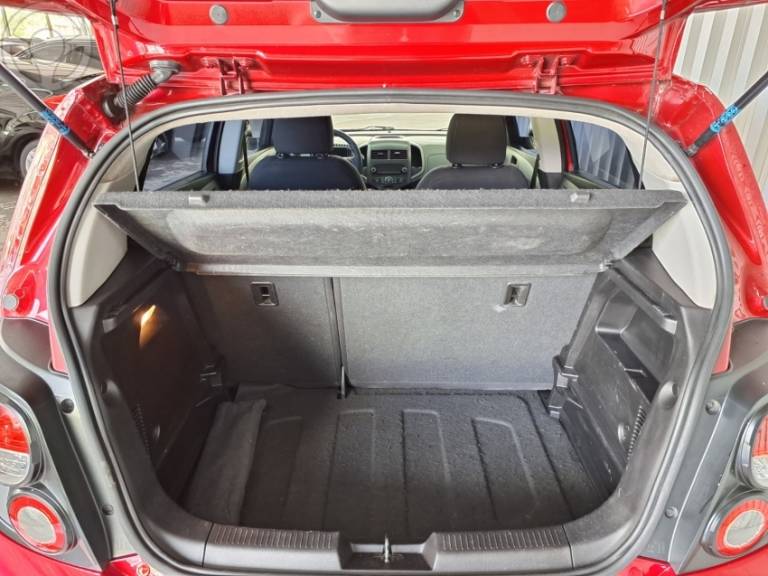 CHEVROLET - SONIC 1.6 LT 16V FLEX 4P MANUAL - 2012/2013 - VERMELHA - R$ 38.500,00