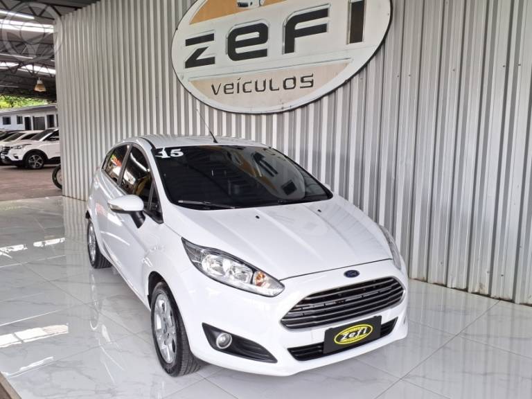 FORD - FIESTA 1.6 SE HATCH 16V FLEX 4P MANUAL - 2014/2015 - BRANCA - R$ 45.900,00