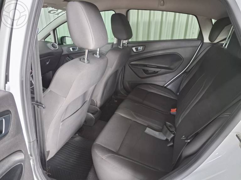 FORD - FIESTA 1.6 SE HATCH 16V FLEX 4P MANUAL - 2014/2015 - BRANCA - R$ 45.900,00